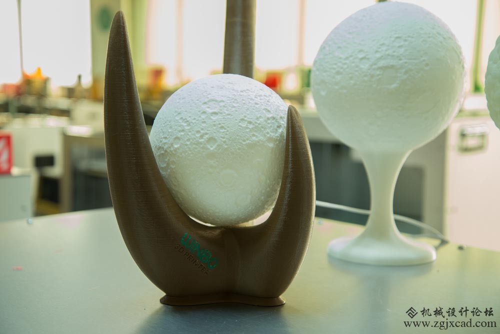 3D打印星球外形的台灯(关灯效果)