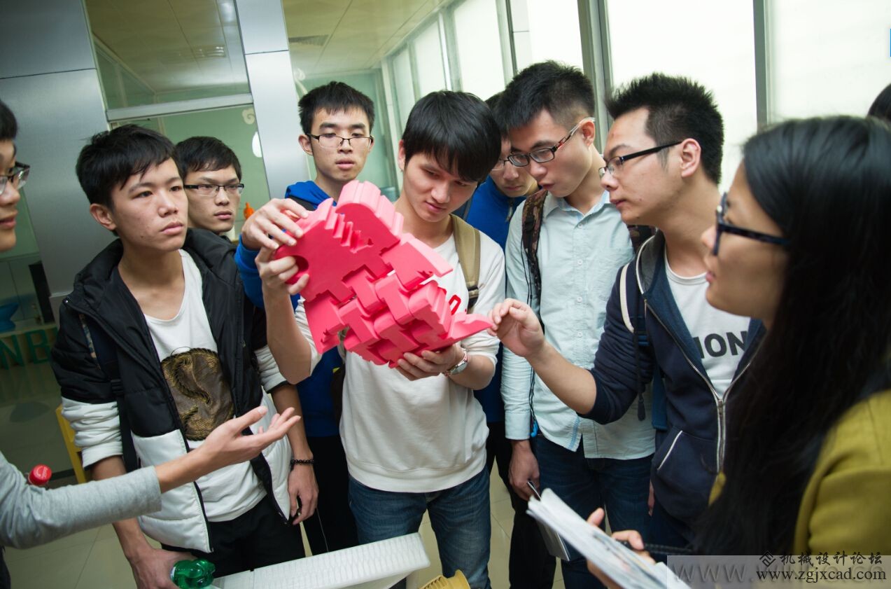 3D打印关节鱼吸引学生们的注意力