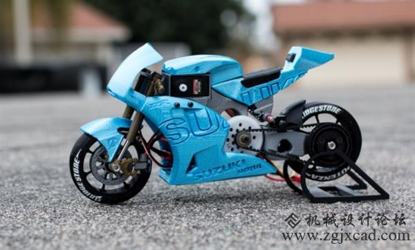 爱好者制作出带赛车手的3D打印铃木摩托车（组图）