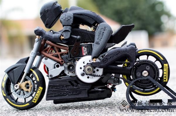 爱好者制作出带赛车手的3D打印铃木摩托车（组图）