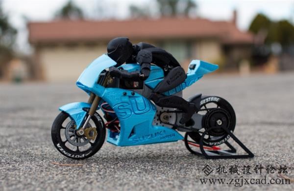 爱好者制作出带赛车手的3D打印铃木摩托车（组图）