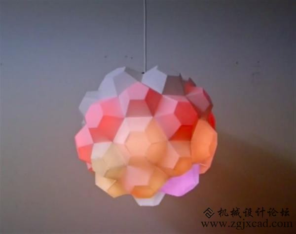 多彩3D打印二十面体吊灯：灯光颜色和节奏可以根据心情而变