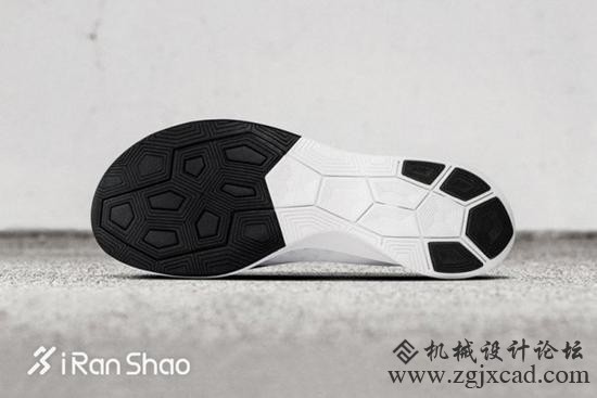 阿迪3D打印跑鞋曝光 耐克Snkrs进中国