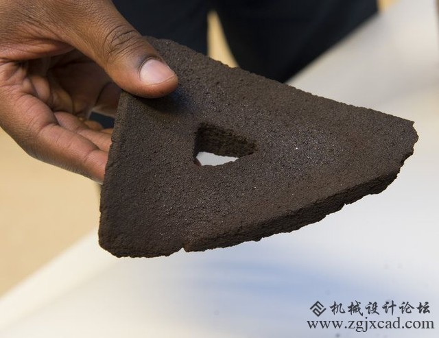 科学家用太阳炉3D打印仿制月球土壤砖块