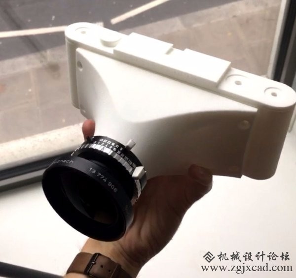 外国摄影师自己亲手用3D打印制造相机