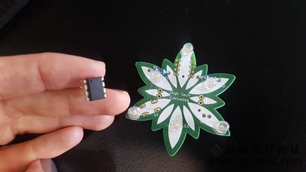 荷兰设计师推出高科技的3D打印项链Edelweiss