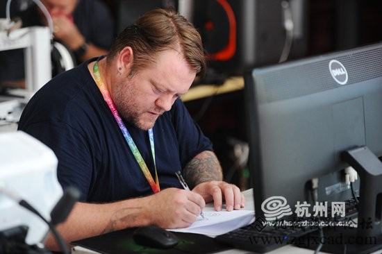 穿上自制的盔甲不再是儿时的梦想！全球3D打印的牛人们都在这！