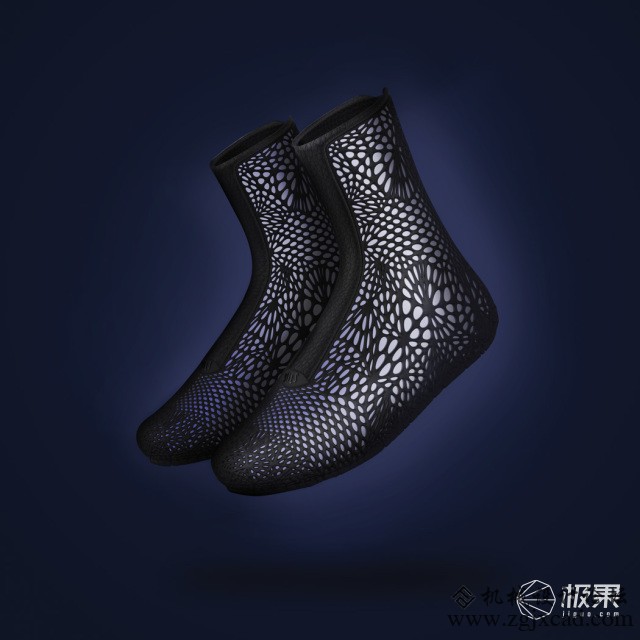 能自动适应脚掌的3D打印靴子，穿上超合脚