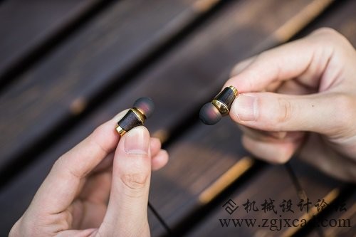温柔实木邂逅凛冽金属，斯为“宫”入耳式耳机发售中