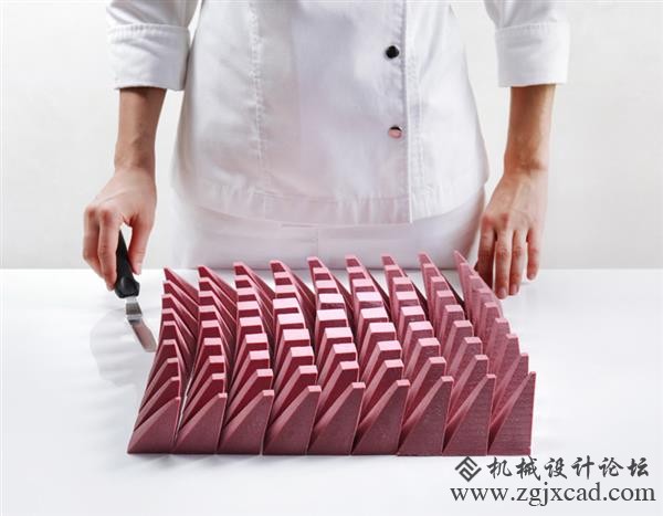 乌克兰糕点师推出结合了数学算法、传统糖果工艺的3D打印蛋糕