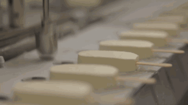 5.敲击传送带分离雪糕.gif