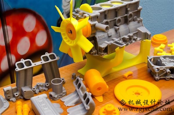 南非制造商Tom van den Bon成功完成了365天的3D打印挑战