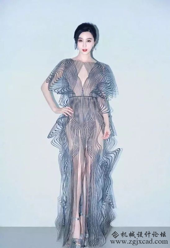 巴黎时装周透视装，全裸演绎3D打印艺术（组图）