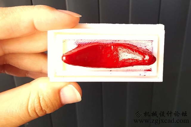 妹子们有福了 用上3D打印口红以后化妆无需照镜子