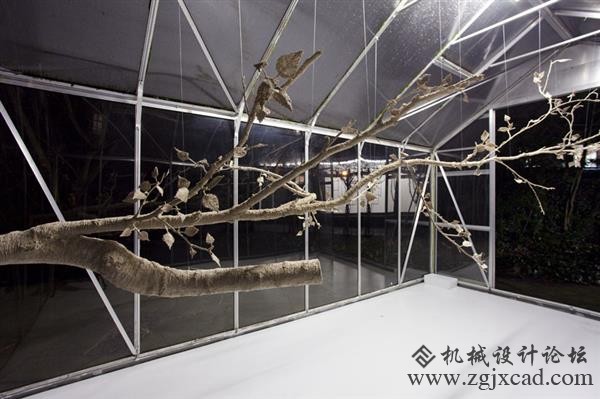 艺术家使用3D打印笔和木丝制作逼真的树木雕塑（图）