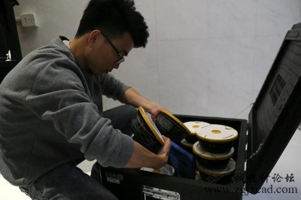 上海“无人面馆”：45秒煮好一碗面；北京“无人面馆”：开端测试重庆小面