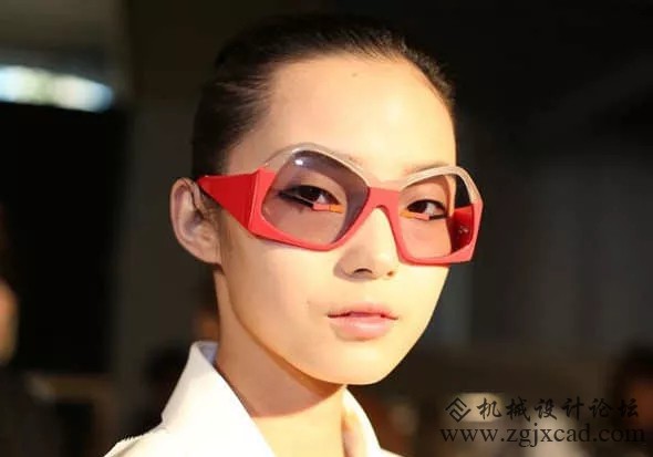眼镜蹭花妆容?你需要私人定制一副的3D打印眼镜了！