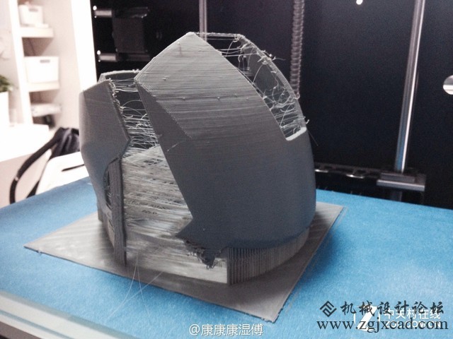 花10年造钢铁侠全身盔甲的3D打印之路 