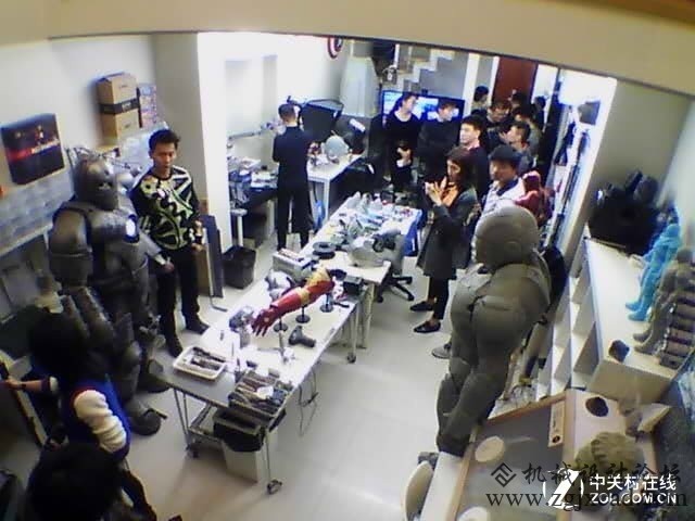 花10年造钢铁侠全身盔甲的3D打印之路 