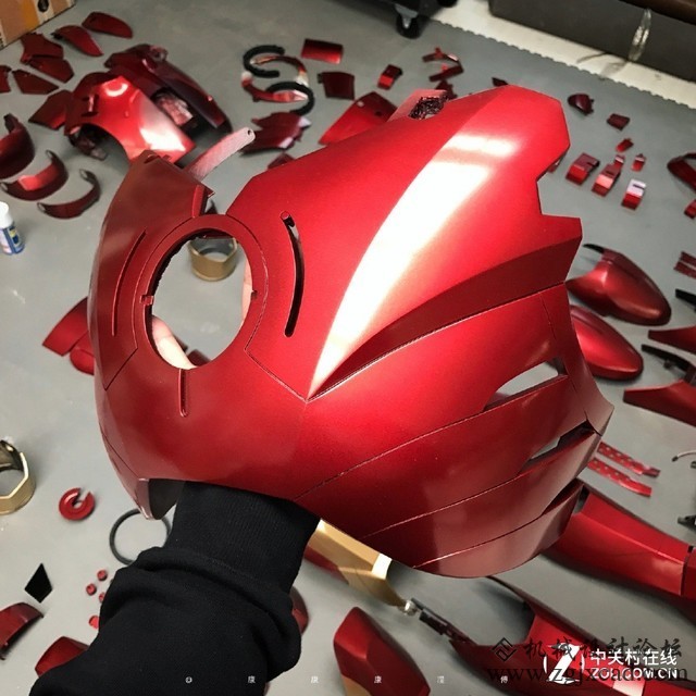 花10年造钢铁侠全身盔甲的3D打印之路 