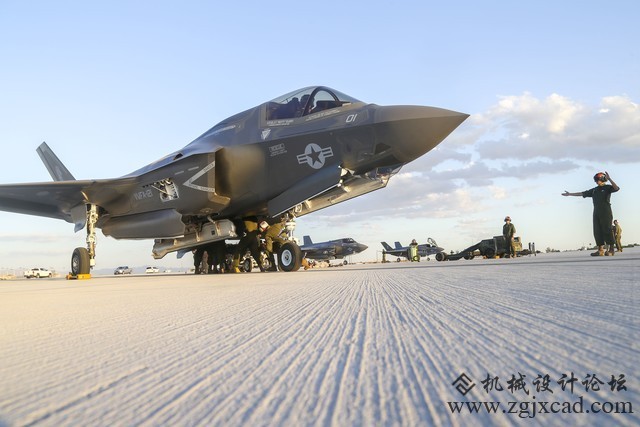 美海军陆战队：3D打印修复F35B战机 