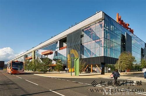 工程师采用工业3D打印技术打印重量轻的金属零件