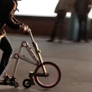 多轮车融合了溜冰，骑自行车和scootering