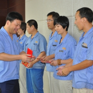 陕建机械发放“育才奖”暖人心
