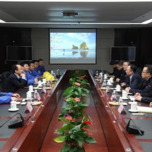 中交西筑公司领导来陕建机械公司参观交流
