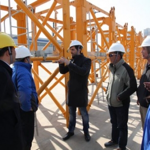 马来西亚和西班牙外商来陕建机股份进行参观考察