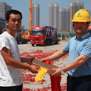 陕建机股份举办STC7020塔机发运百台庆典仪式