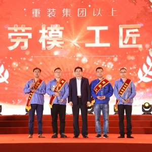 先进表彰树楷模  文艺演出展风采