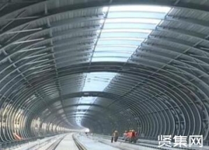京雄城际铁路固霸特大桥全封闭式声屏障工程建成